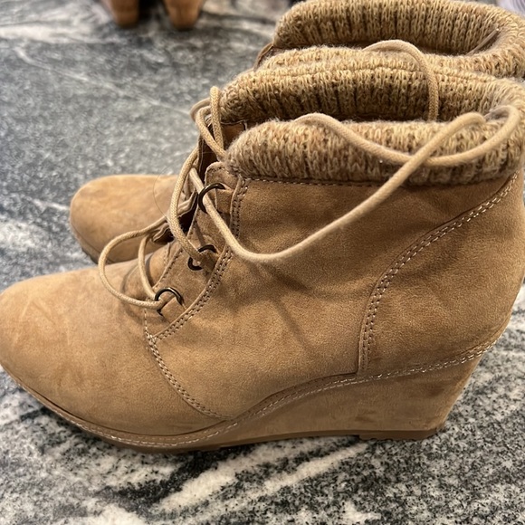 Boots with wedge heel size 10M, Tan - Picture 3 of 3